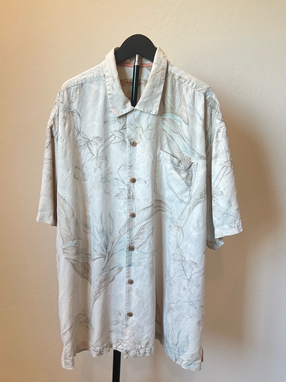 Tommy Bahama Men’s XXL Silk Floral Hawaiian Shirt Cream Camp Shirt